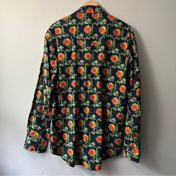 Sunflower Patterned Casual Button Down Shirt - Picture 3 of 6